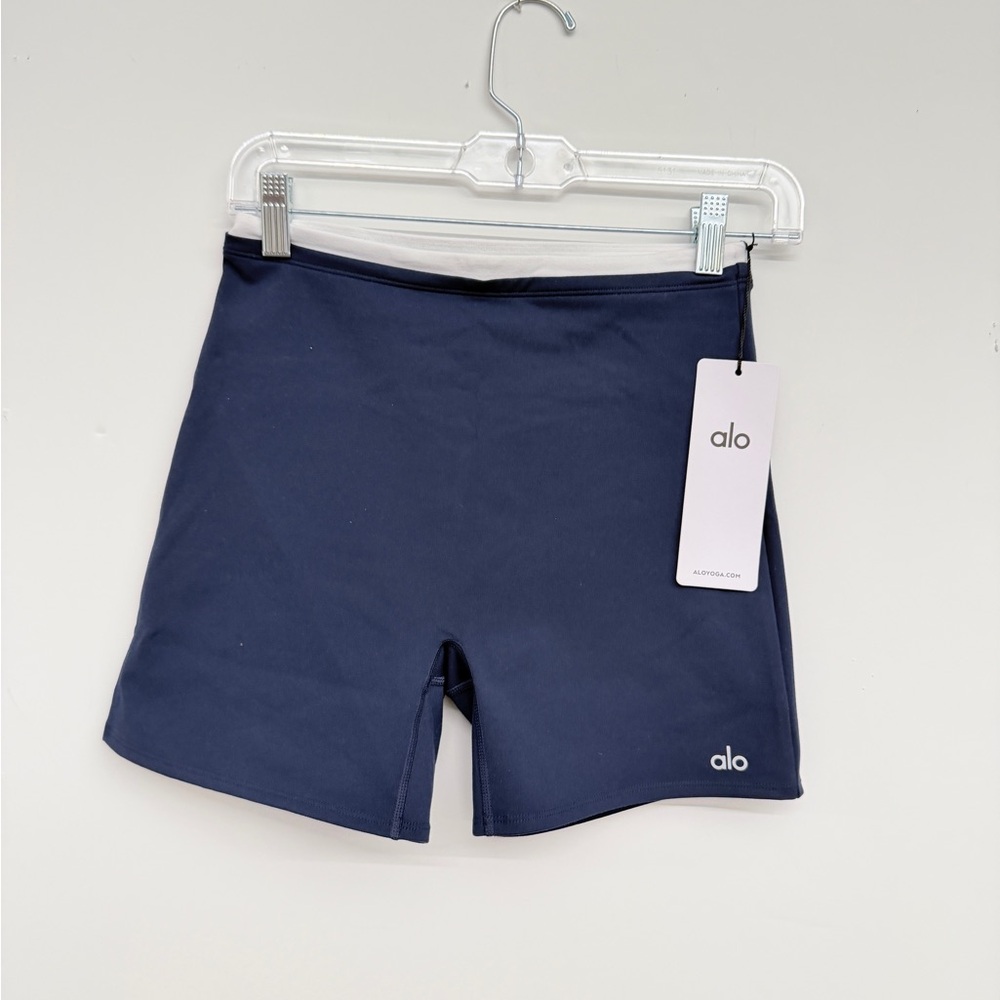 [NWT] Alo airbrush double up 5” short sz S